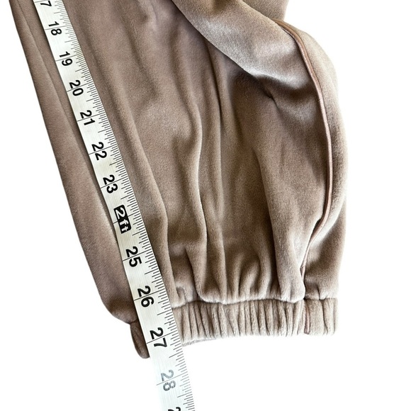 SKIMS Velour Oversized Jogger - Picture 6 of 6